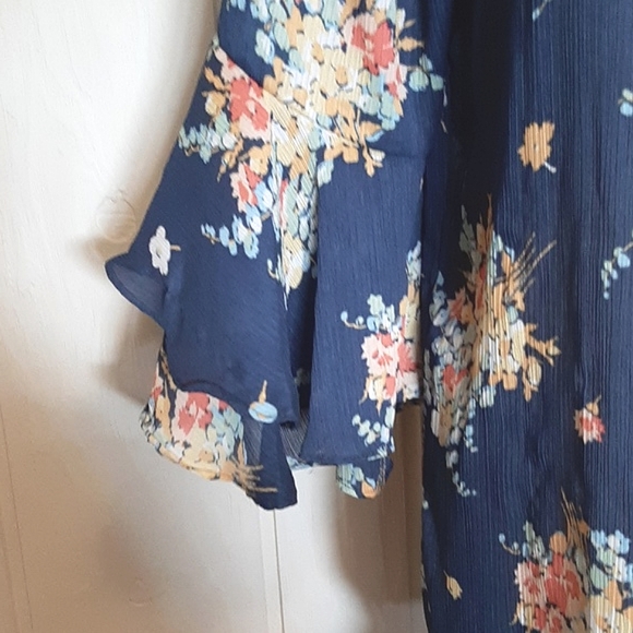 **3/$25** CHAPS Bohemian Blue Floral Blouse with Long Ruffled 3/4 Sleeves -Small - Picture 4 of 6